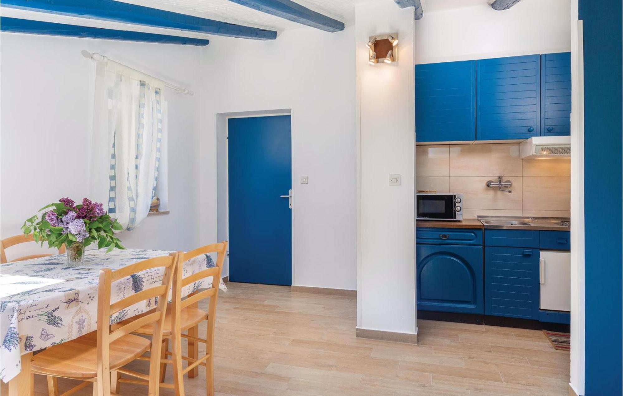 Cozy Apartment In Tar With House Sea View Tar-Vabriga Esterno foto