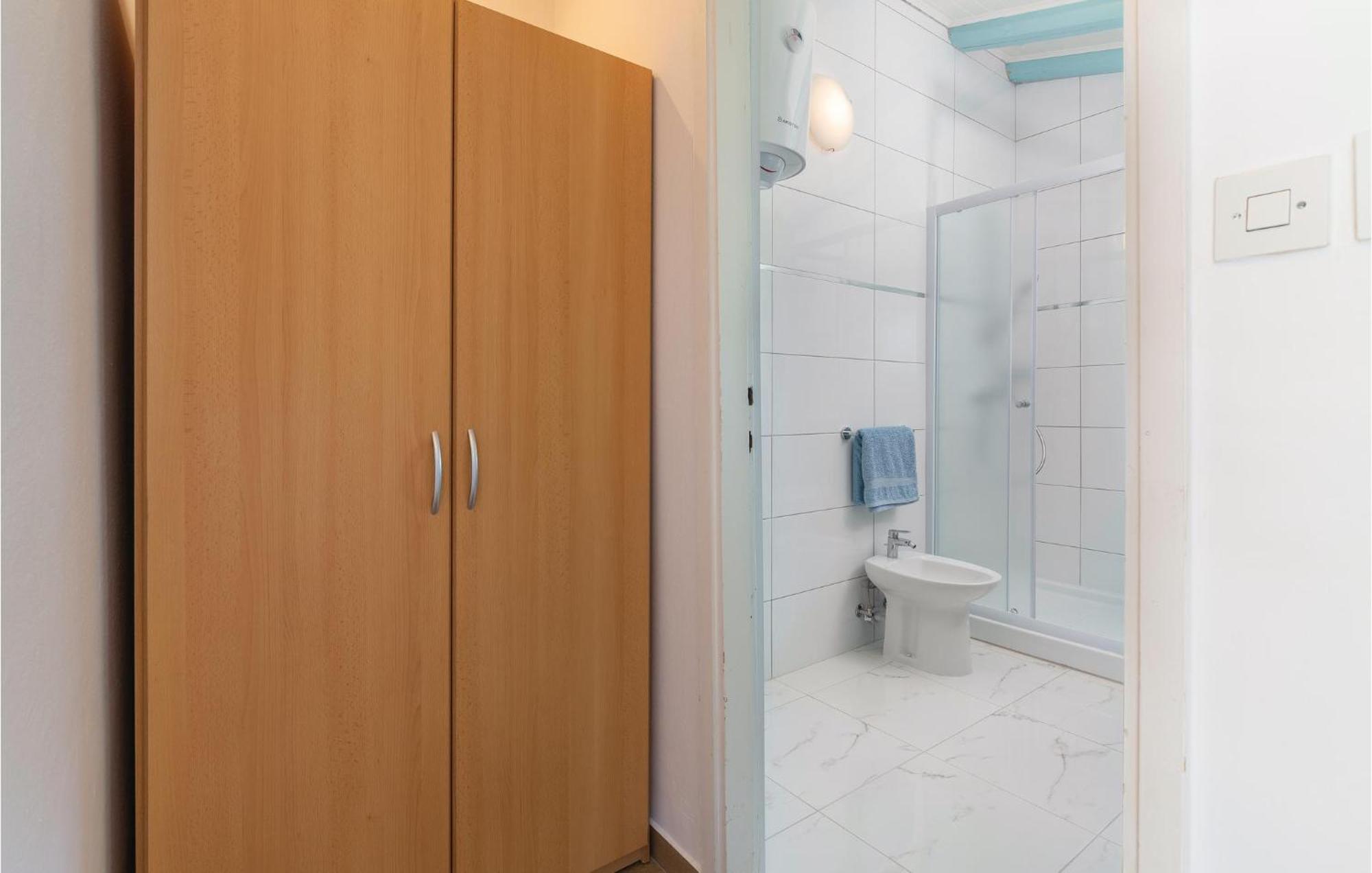 Cozy Apartment In Tar With House Sea View Tar-Vabriga Esterno foto