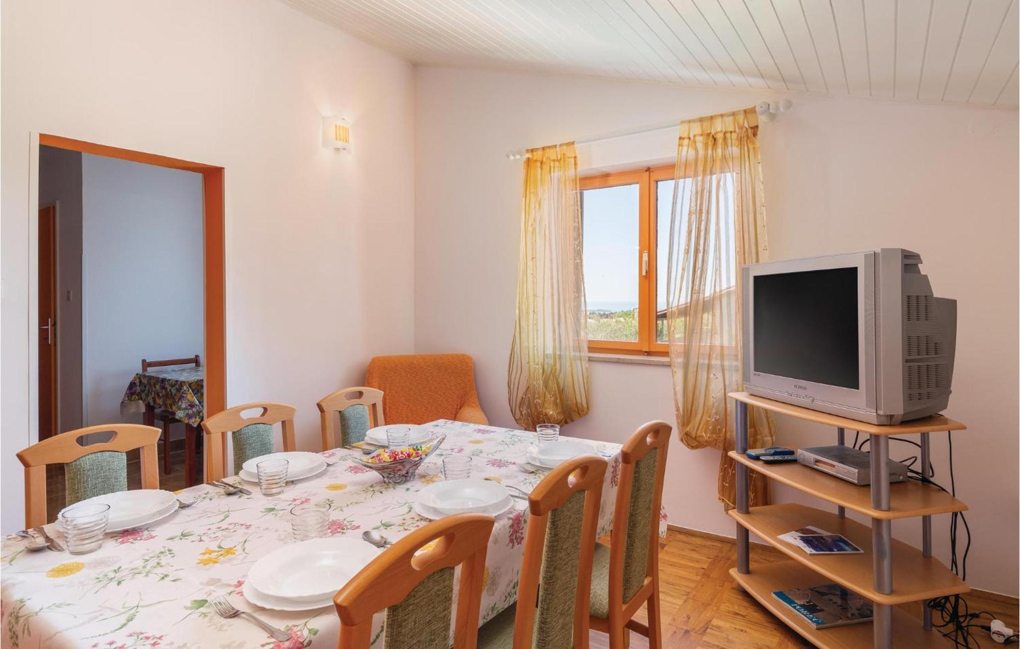 Cozy Apartment In Tar With House Sea View Tar-Vabriga Esterno foto